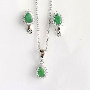 Emerald Diamond halo necklace earring set 🆕